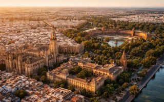 vue-aerienne-seville-cathedrale-alcazar-plaza-espana