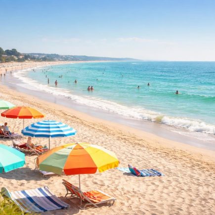 plage-carnac-parasols-sable-vacanciers