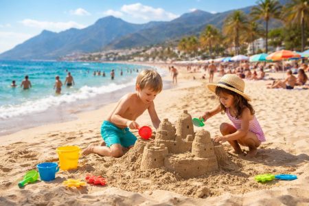plage-ensoleillee-enfants-chateau-sable