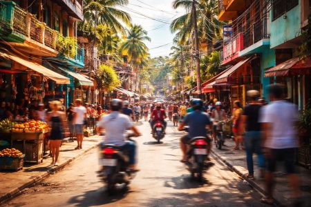 rue-animee-batiments-colores-scooters