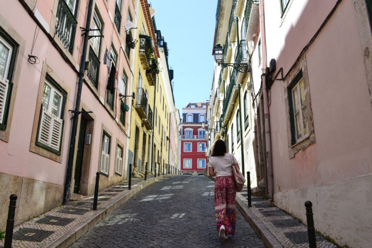 Ruelle colorée Lisbonne