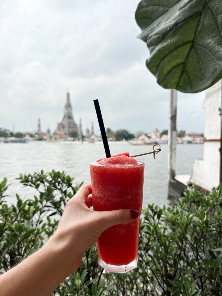 Bangkok en 5 jours ? Prendre un verre avec vue sur le Wat Arun